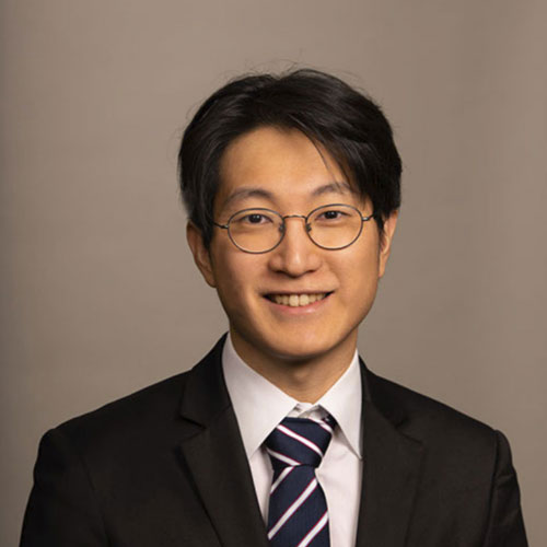 A professional headshot of faculty member, Seongkyoon Jeong